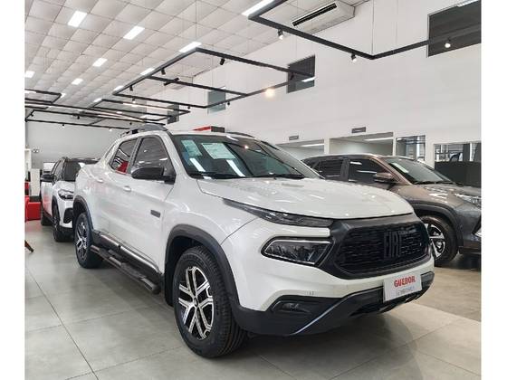 FIAT TORO 2.0 16V TURBO DIESEL ULTRA 4WD AT9 FIAT TORO 2.0 16V TURBO DIESEL ULTRA 4WD AT9
